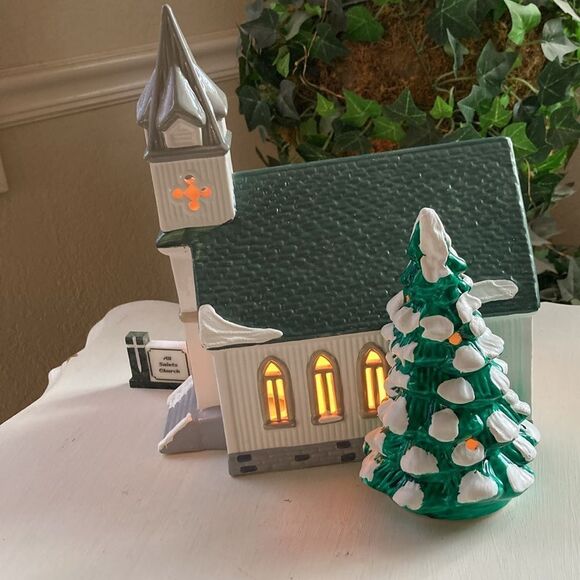 VTG Retired Department 56 “All Saints Church” Handpainted Ceramic Made in USA - Picture 9 of 16